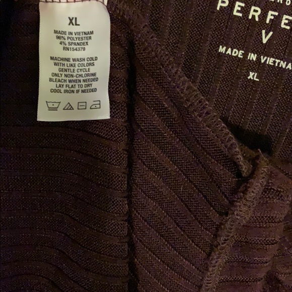 Aeropostale v neck sweater - Picture 3 of 3